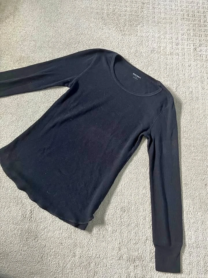 Women’s black long sleeve size small - Old Navy