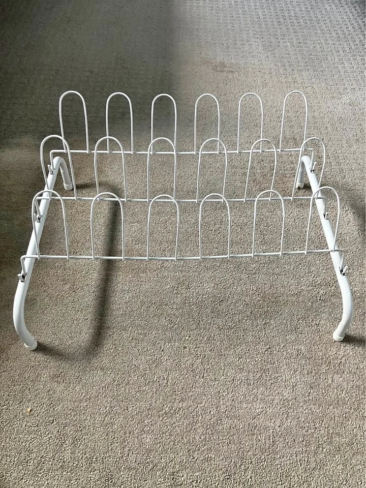 Shoe storage rack/holder
