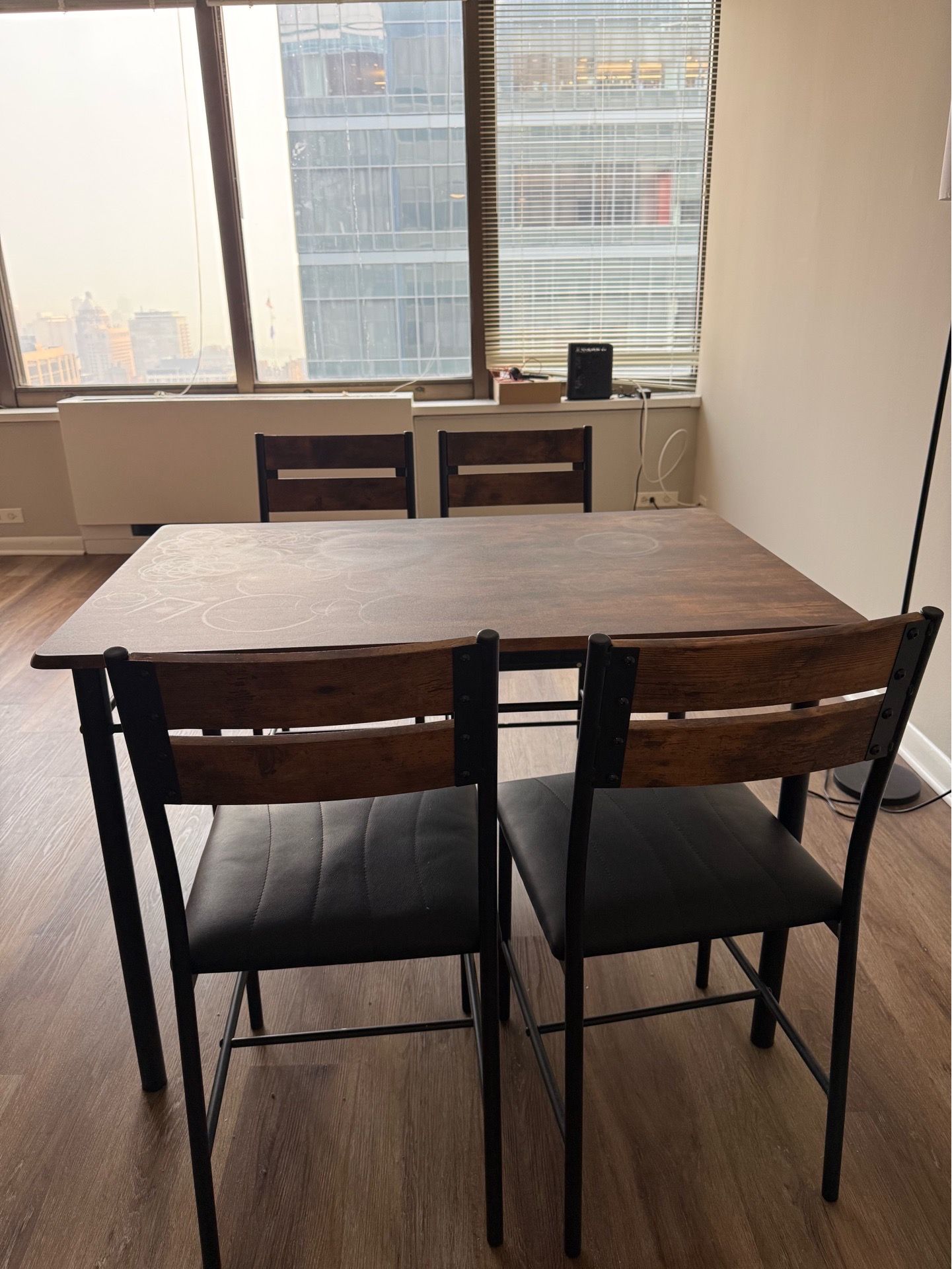 4-Piece Dining Table Set with 4 Chairs – Excellent Condition - photo 2