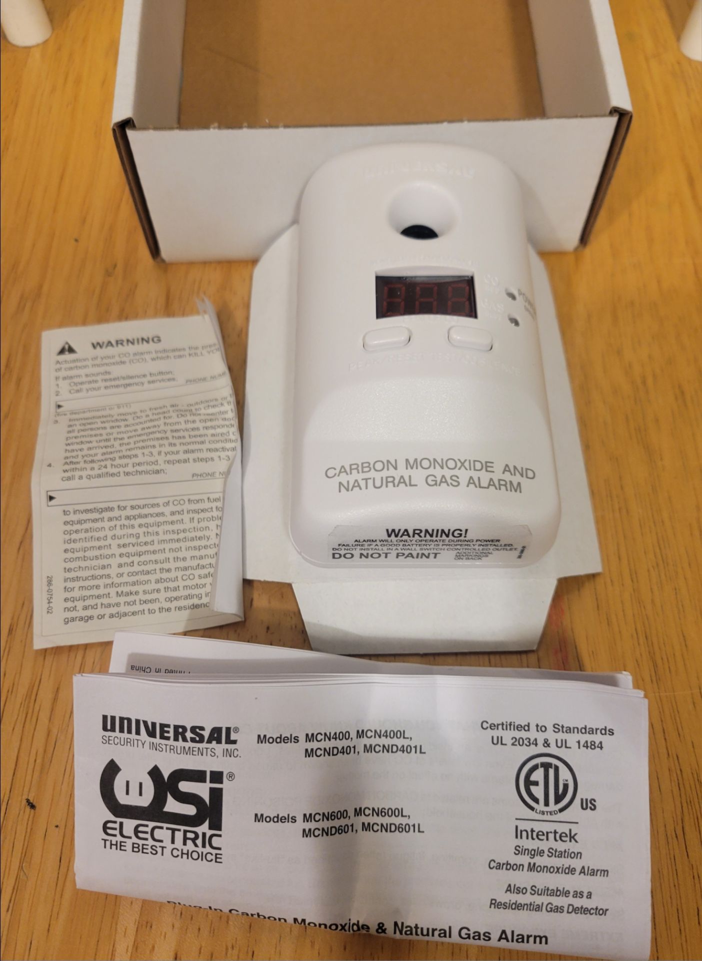 2-in-1 Universal Plug-In Carbon Monoxide & Natural Gas Alarm