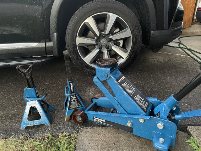 Used 3 ton lift jack with 2 pcs 3 ton stand