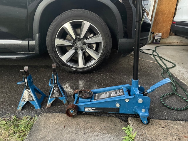 Used 3 ton lift jack with 2 pcs 3 ton stand - photo 2