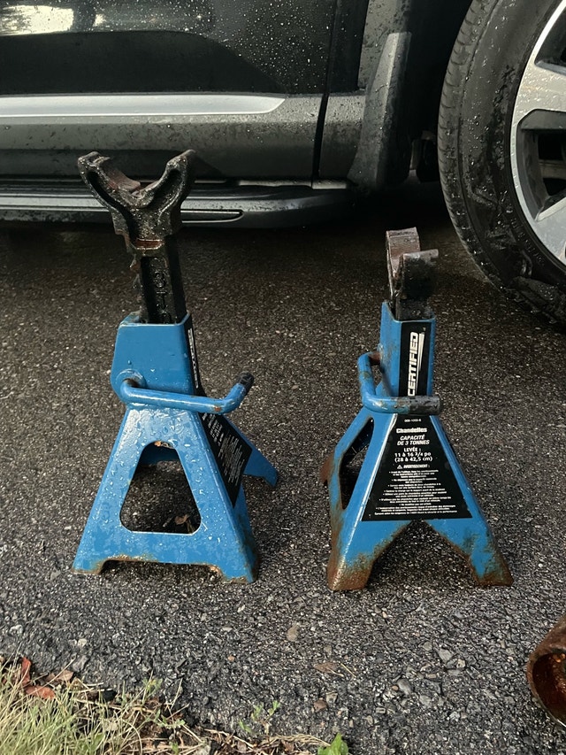Used 3 ton lift jack with 2 pcs 3 ton stand - photo 3