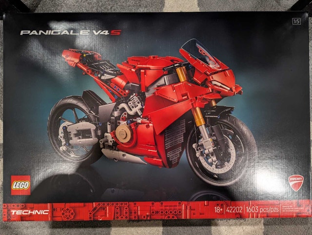 New LEGO Technic 42202 Ducati Panigale V4 S Motorcycle