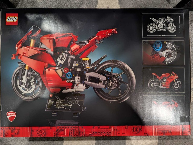 New LEGO Technic 42202 Ducati Panigale V4 S Motorcycle - photo 2