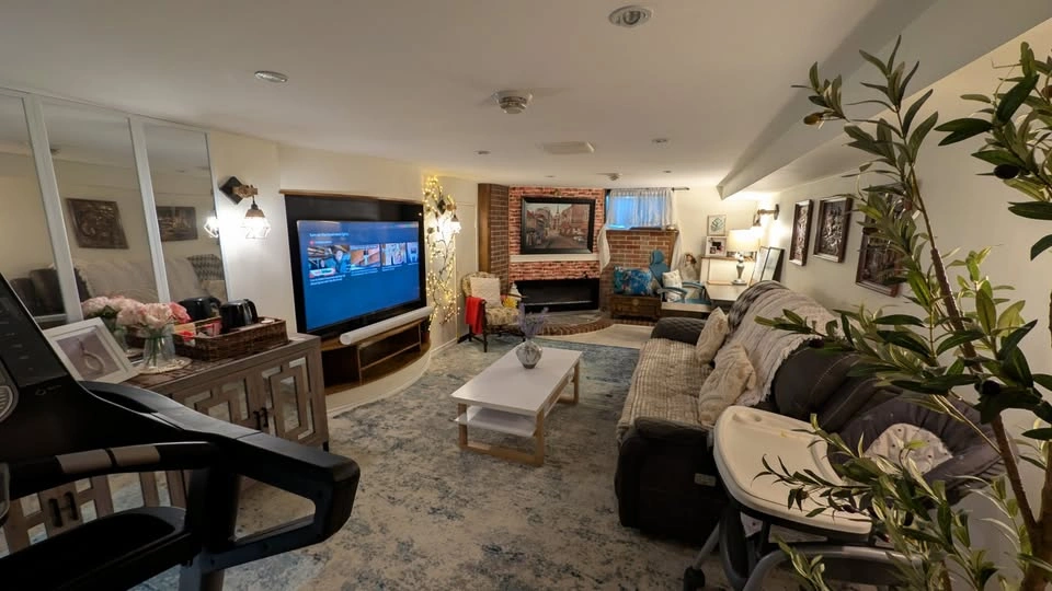 Semi Detached House in Oshawa For Rental - photo 5