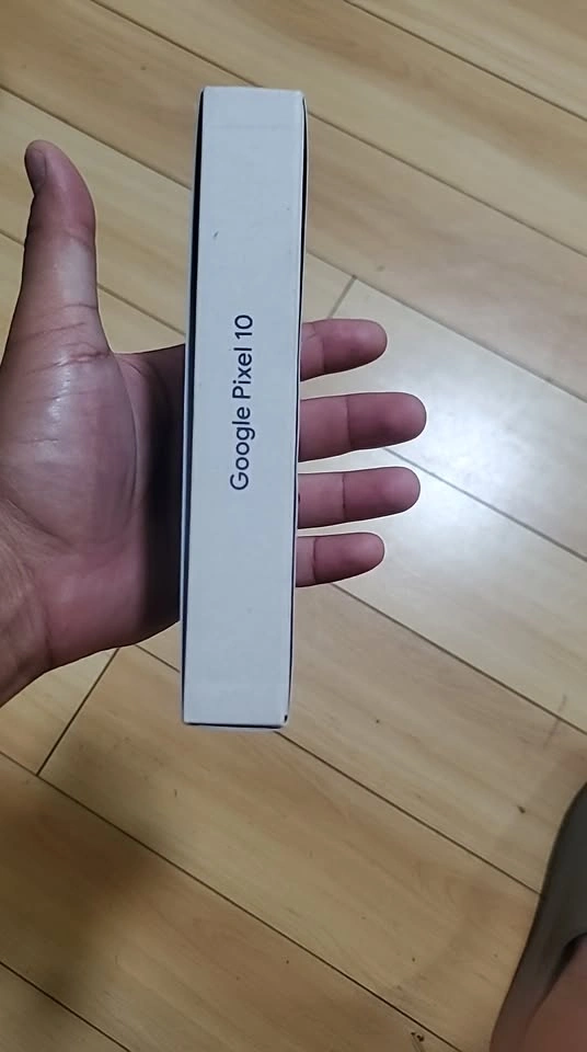 Google Pixel 10 BNIB SEALED - photo 4