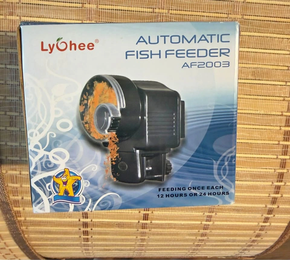 Automatic fish feeder