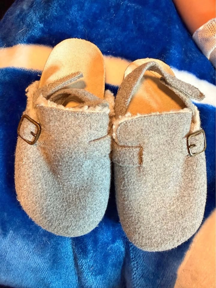 Girls shoes