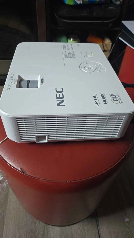 NEC V302H Projector - photo 2