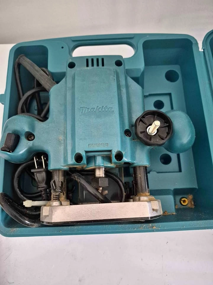 Makita Plunge Router with Carrying Case