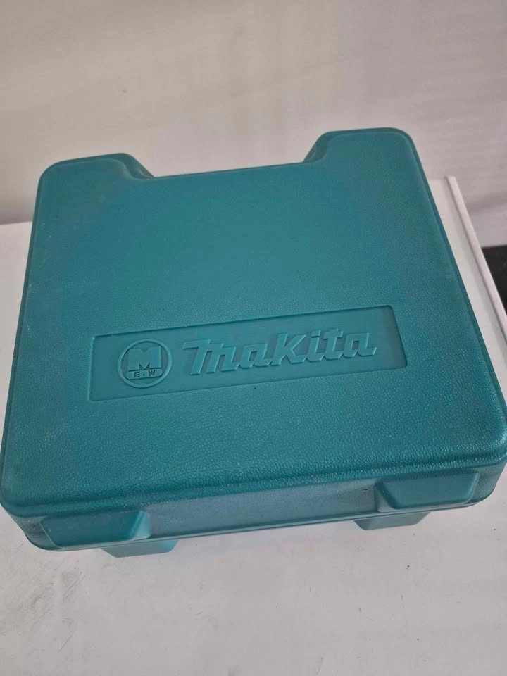 Makita Plunge Router with Carrying Case - photo 2