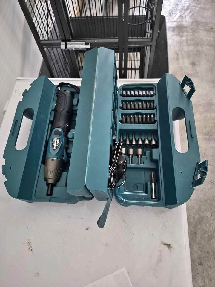 Makita Cordless Screwdriver / Driver Kit with Bit Set & Hard Cas