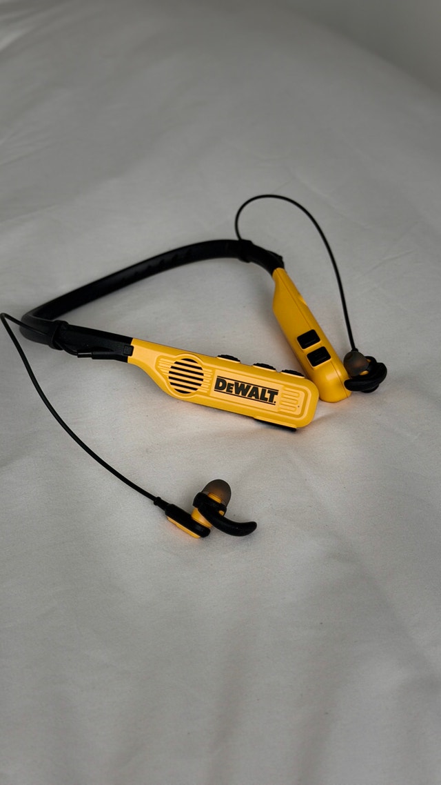 New DEWALT Wireless Bluetooth Neckband Headphones DXMA1902091