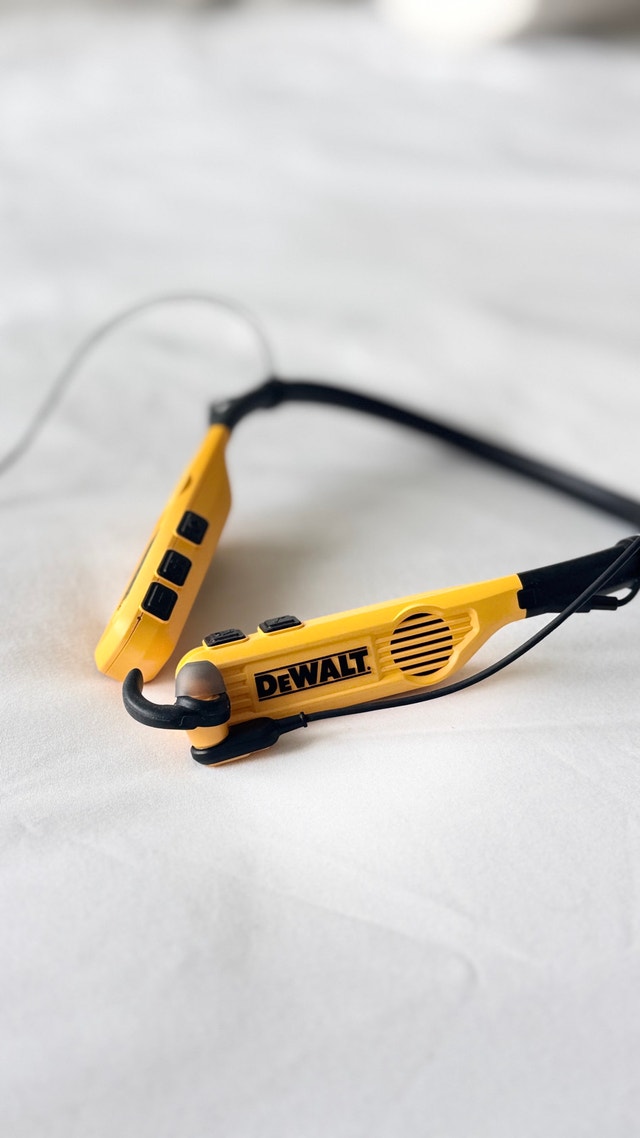 New DEWALT Wireless Bluetooth Neckband Headphones DXMA1902091 - photo 2