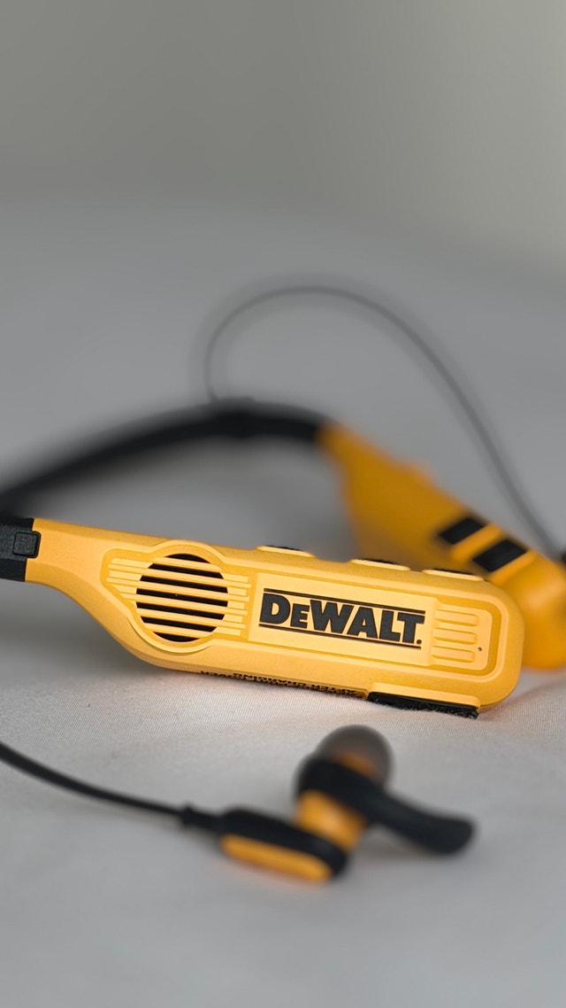 New DEWALT Wireless Bluetooth Neckband Headphones DXMA1902091 - photo 3