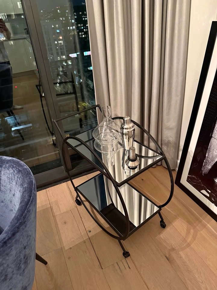 Modern Black Metal & Glass Bar Cart – Excellent Condition