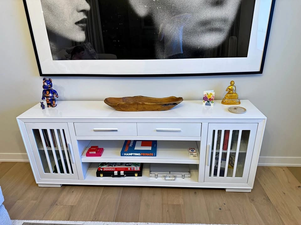 Modern White TV Stand / Media Console – Excellent Condition