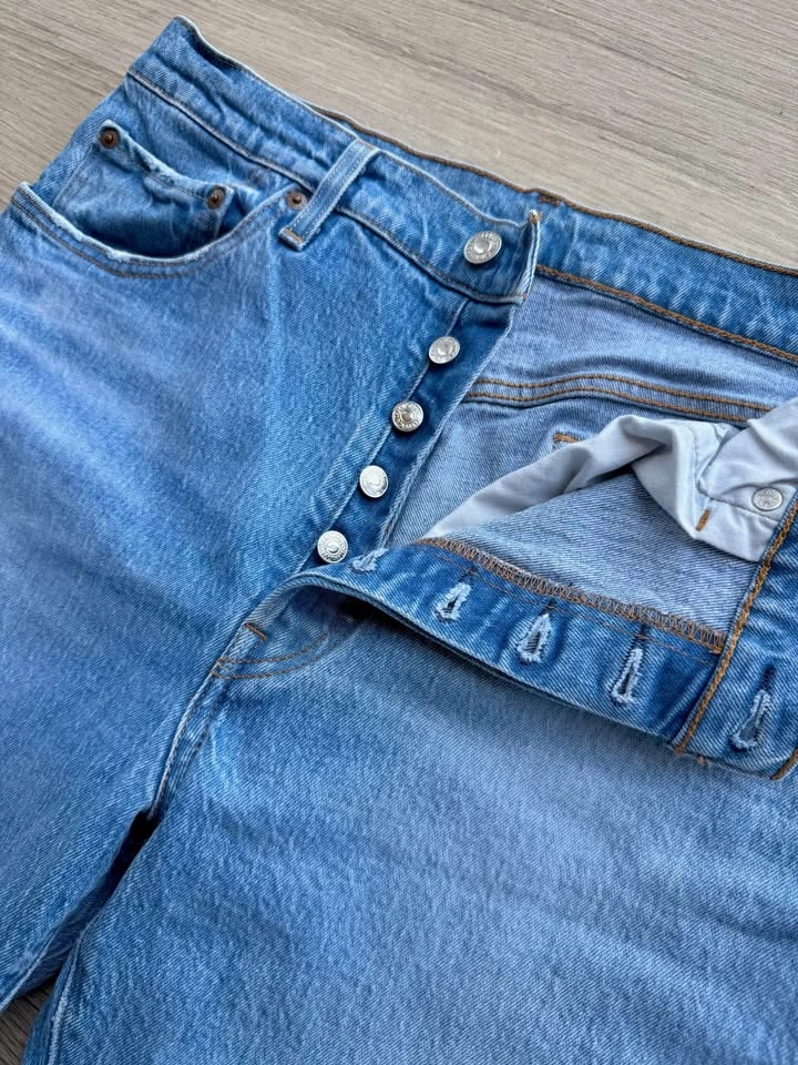 Women’s Levi’s 501 Original Fit Jeans - Size W32 L32 - photo 2
