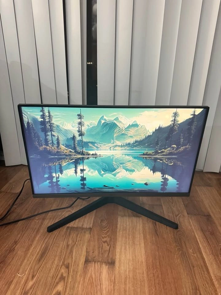Samsung 27” IPS Monitor – 100Hz – HDMI/DP – Like New