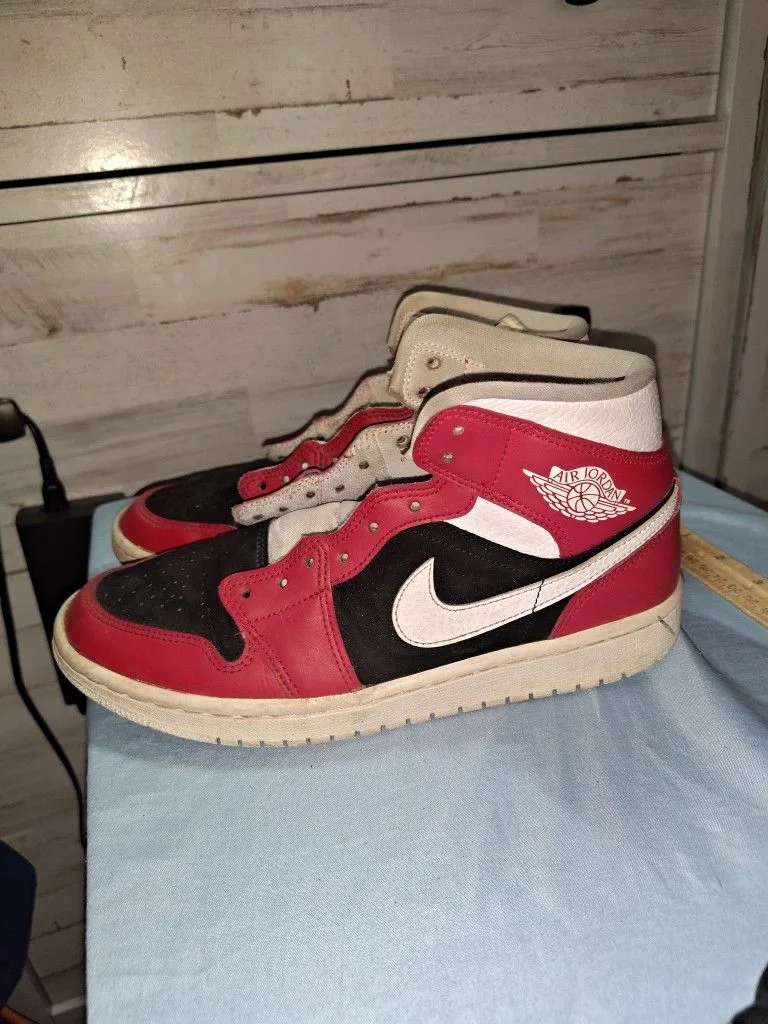 Jordan One Mid Gym Red/Black SIZE 9 thumbnail