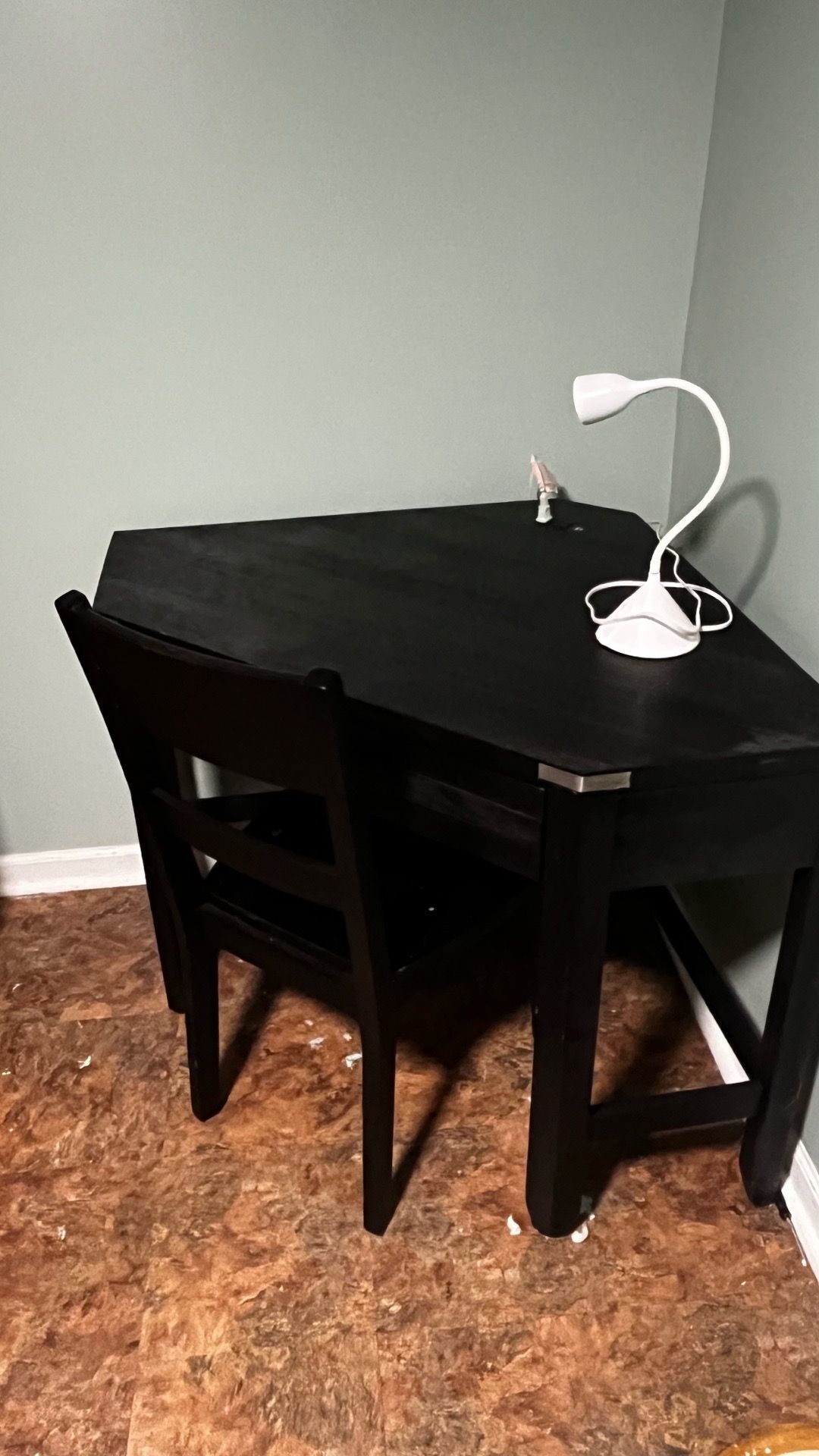Desk with chair included - photo 2
