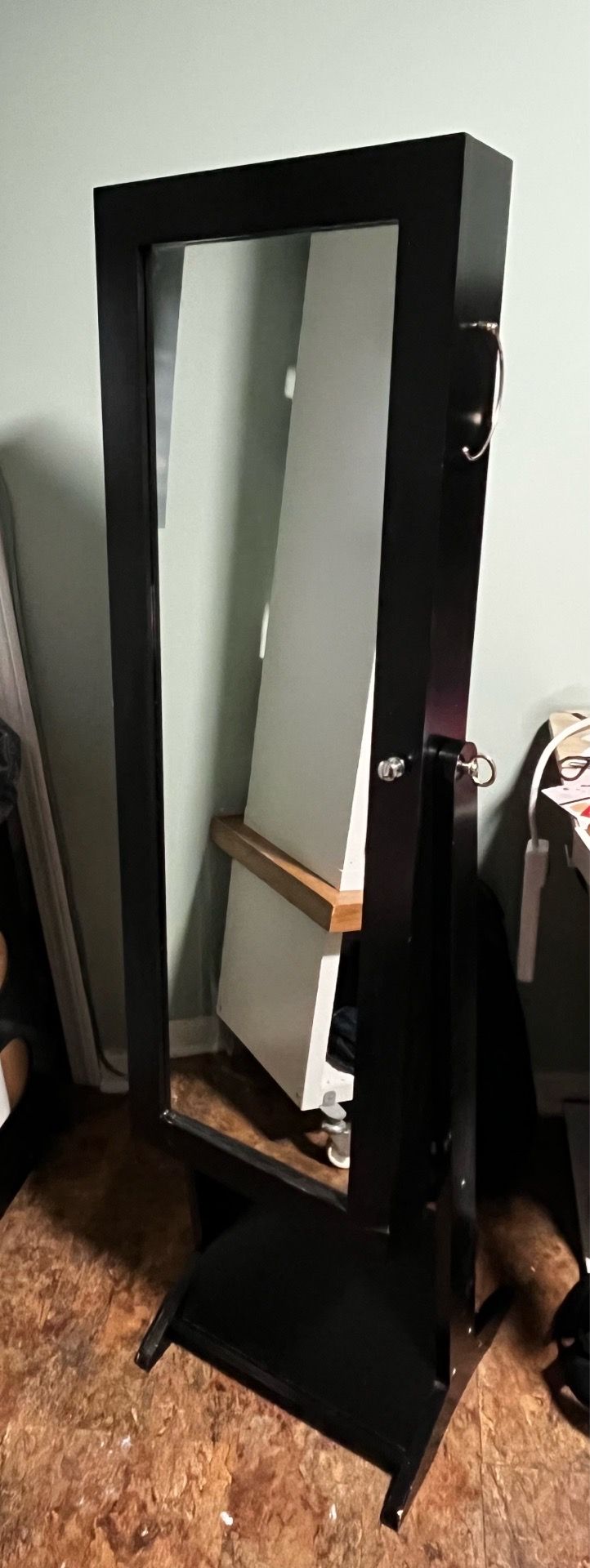 Mirror with jewelry storage - photo 2