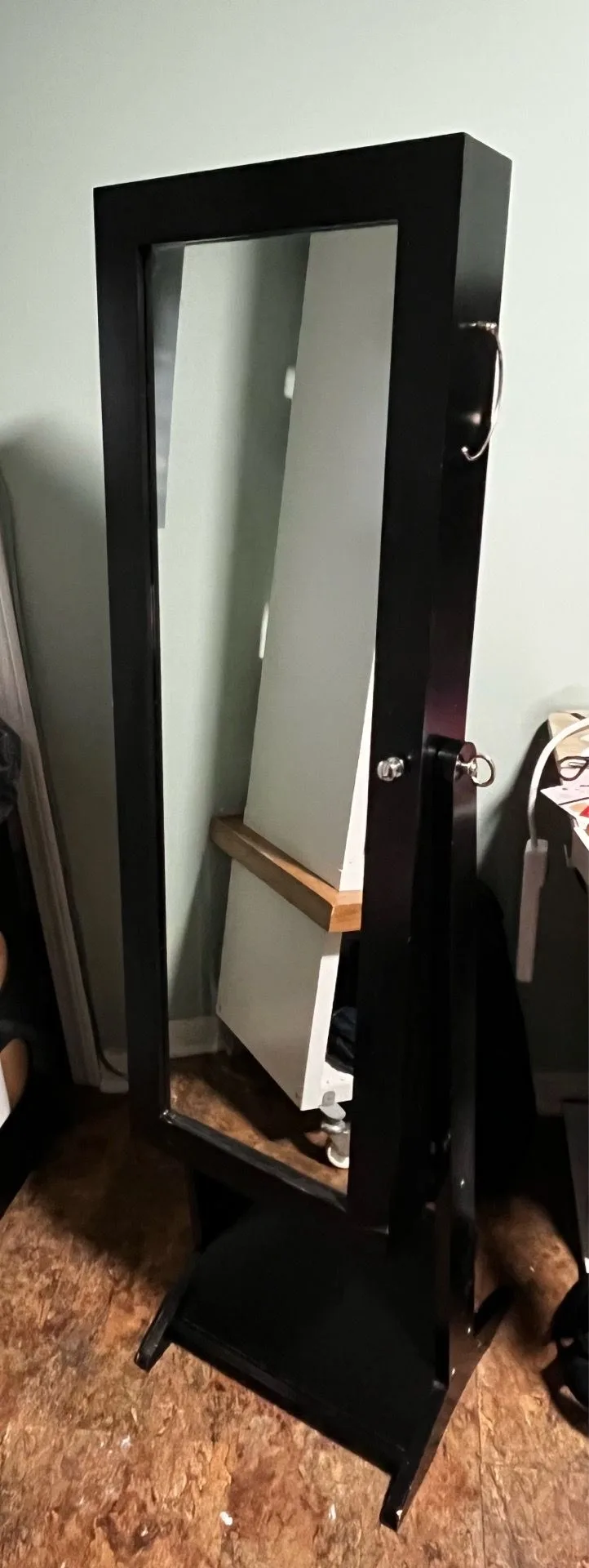 Mirror with jewelry storage - photo 2