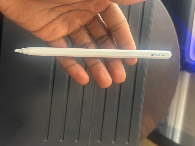 iPad Air M3 512GB Wi-Fi + Cellular with Pencil Pro & Case - photo 3