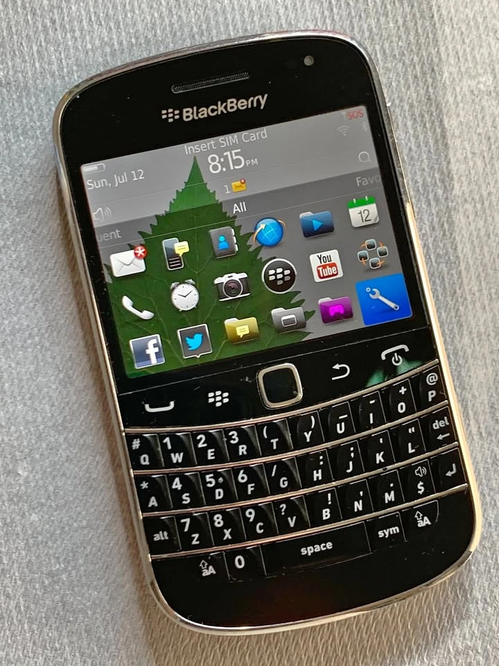 Mobile Cellphone BlackBerry Bold 9900 GSM/3G