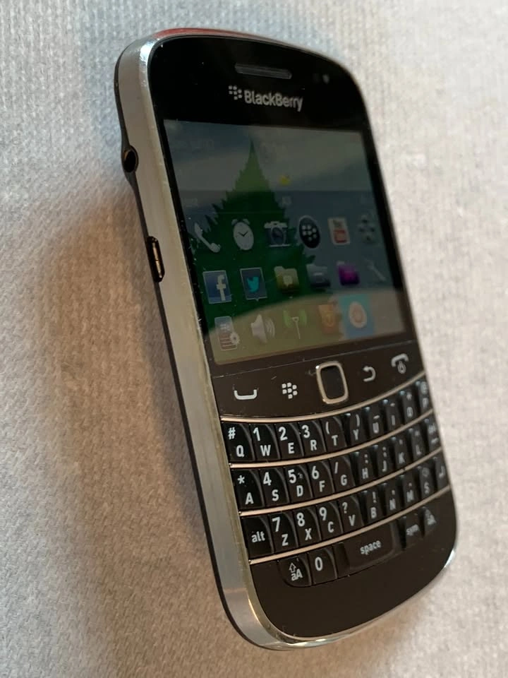 Mobile Cellphone BlackBerry Bold 9900 GSM/3G - photo 4