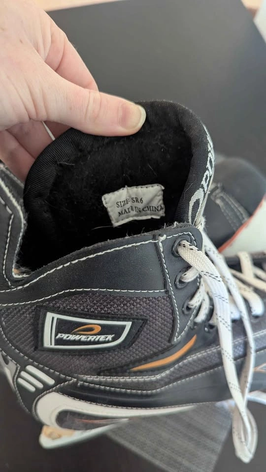 Hockey Skates Size 6 - photo 2