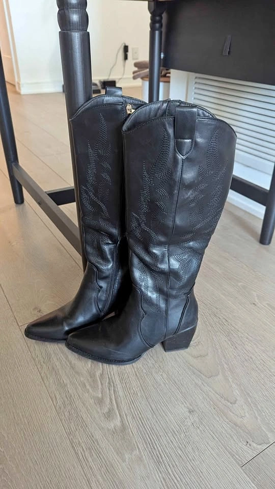 Black Cowboy Boots size 8.5