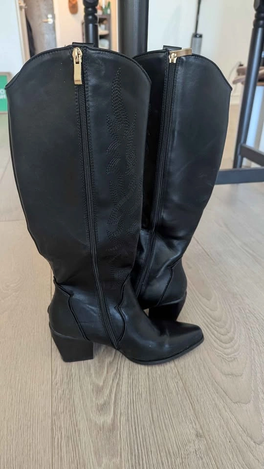 Black Cowboy Boots size 8.5 - photo 2