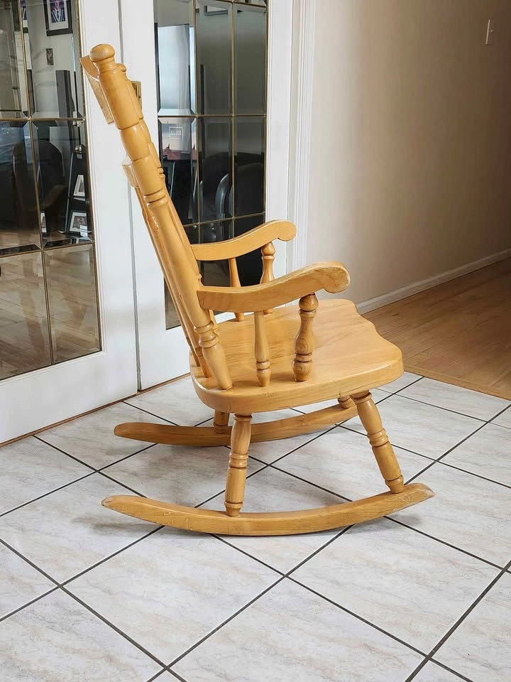 Solid Wood Rocking Chair - photo 4