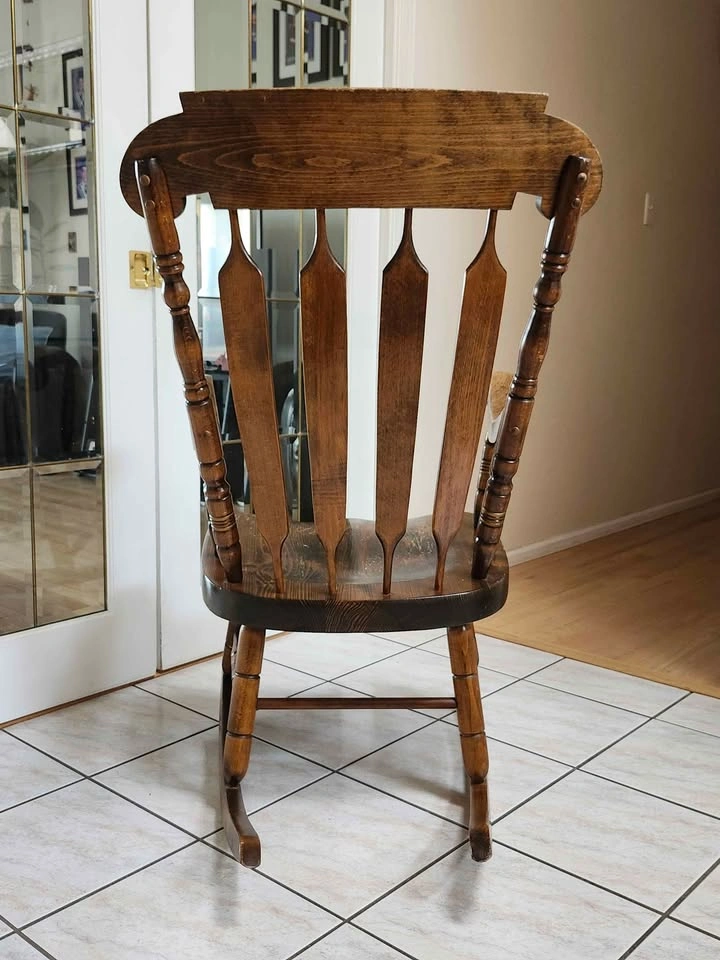 Solid Wood Rocking Chair - photo 3