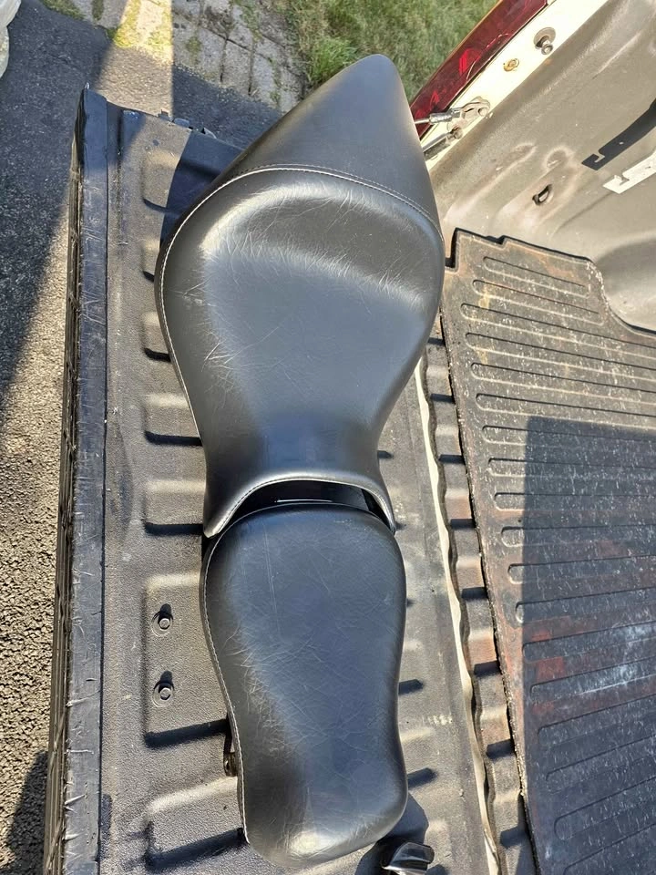 Honda Shadow Spirit 750 seat