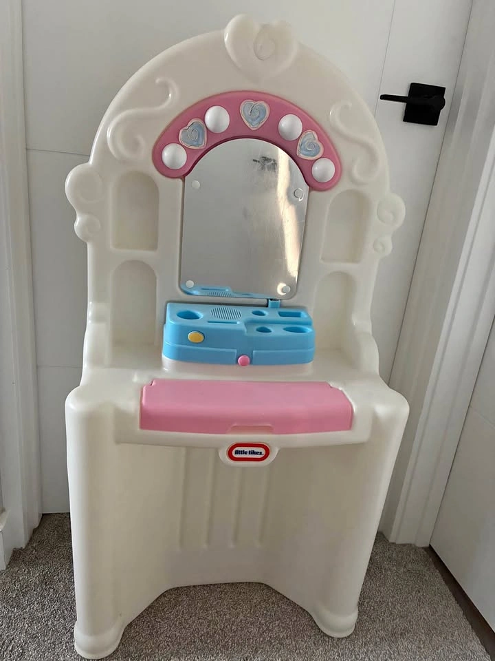 Little Tikes Toy Vanity