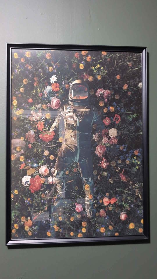 Set of 3 Astronaut prints in black frames - 19" x 27" - photo 3