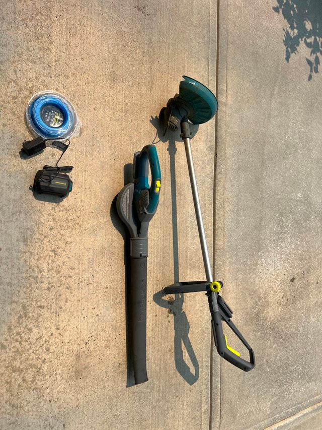 Yardworks 20V Cordless Leaf Blower & Trimmer Combo