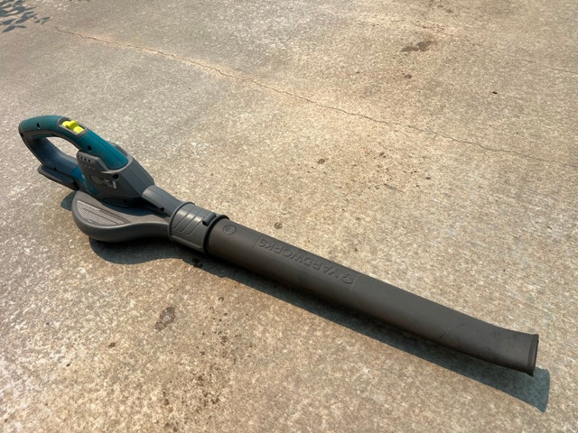 Yardworks 20V Cordless Leaf Blower & Trimmer Combo - photo 2
