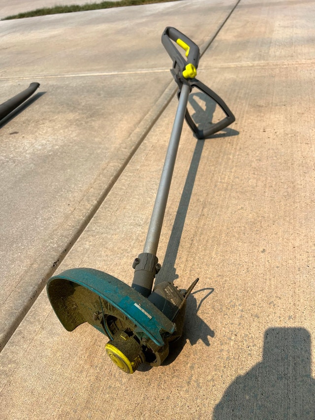 Yardworks 20V Cordless Leaf Blower & Trimmer Combo - photo 3