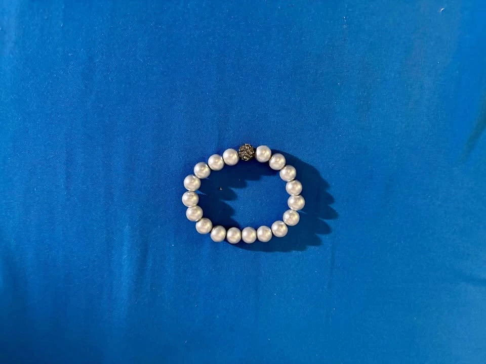 Classic Pearl Stretch Bracelet with Crystal Accent - White