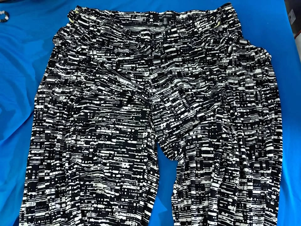 Ellen Tracy Black & White Abstract Print Ponte Pants