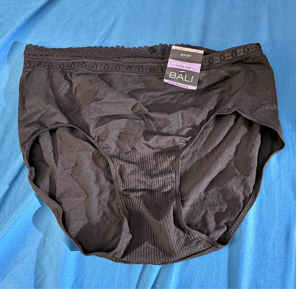 Bali Black Seamless Brief with Lace Trim size 10/11