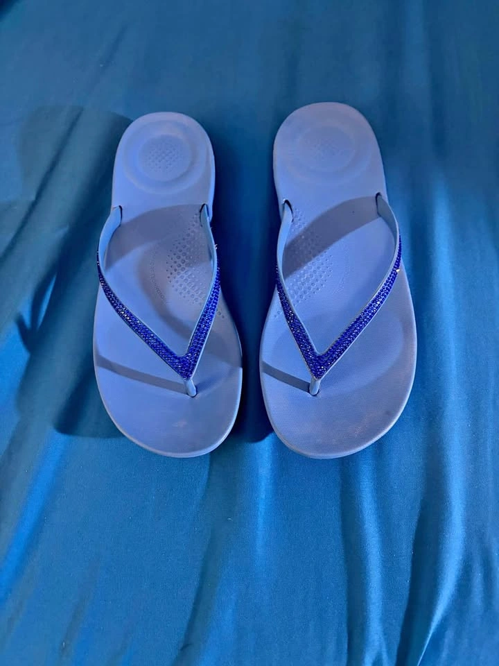 Fitflop Blue Rhinestone Flip Flop Sandals size 8