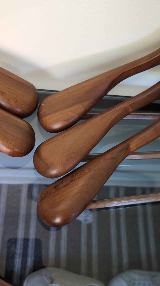 Set of 6 Walnut colour wooden coat hangers - photo 2