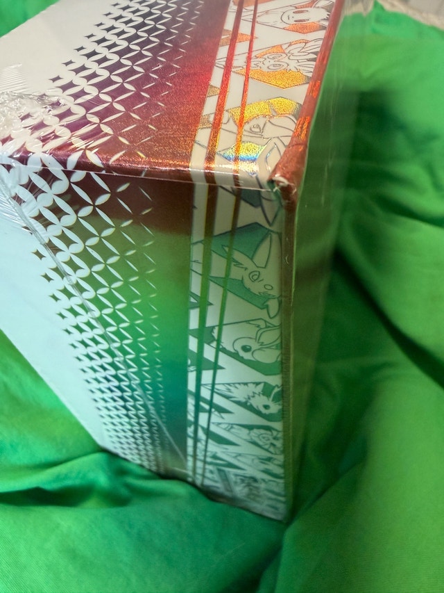 Prismatic Evolutions Super Premium Collection - photo 3