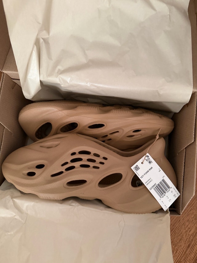 Yeezy foam runner clay taupe size 9