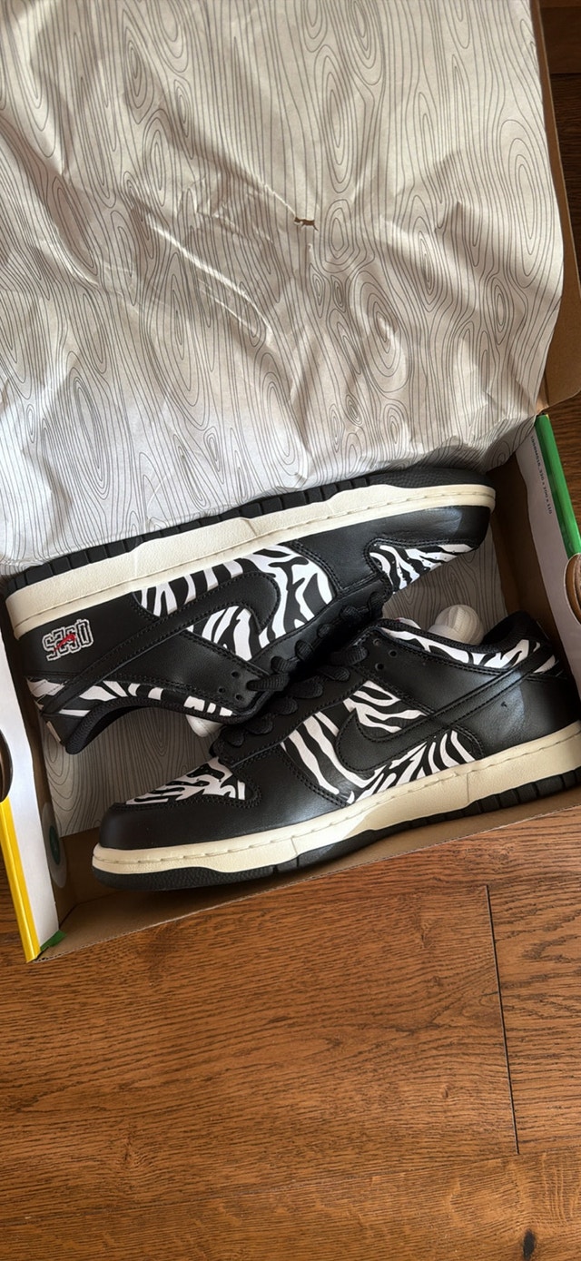 nike dunk low QS zebra size 9